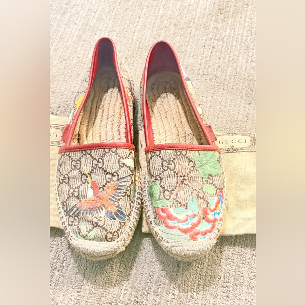 Gucci Beige and Red Espadrilles with Bird Motif